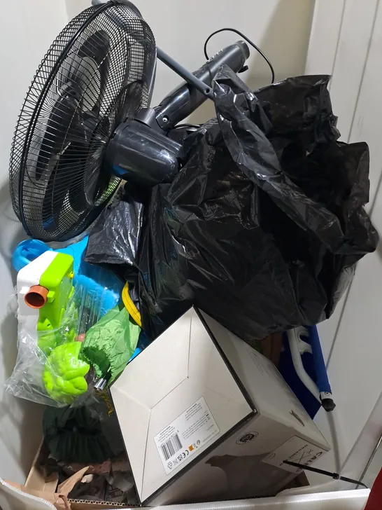 CAGE OF APPROX 6 ASSORTED ITEMS TO INCLUDE - CALEX LIGHT BLUB , HOMEBASED FAN ETC - COLLECTION ONLY