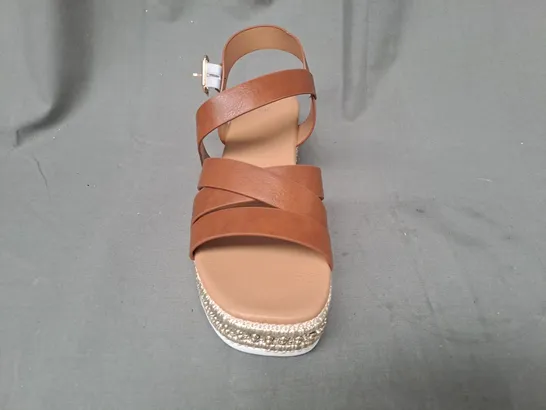 BOXED PAIR OF DESIGNER OPEN-TOE WEDGE SANDALS IN BROWN UK SIZE 6