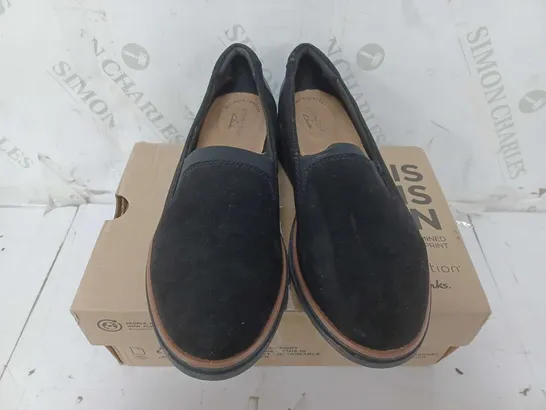 PAIR OF CLARKS DOLLY WIDE LOAFERS BLACK SUEDE SIZE 4