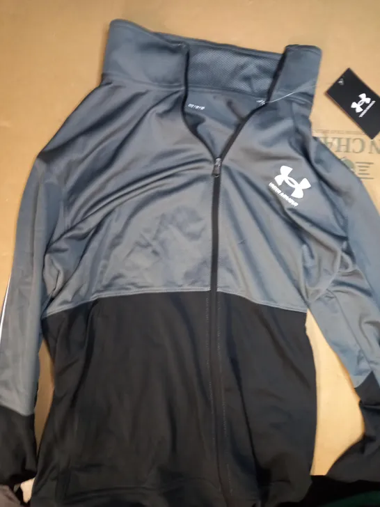 UNDER ARMOUR PIQUE TRACK JACKET IN GREY/BLACK SIZE M