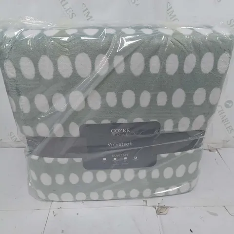 BOXED COZEE HOME DUVET SET IN GREEN - SUPER KING SIZE