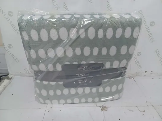 BOXED COZEE HOME DUVET SET IN GREEN - SUPER KING SIZE