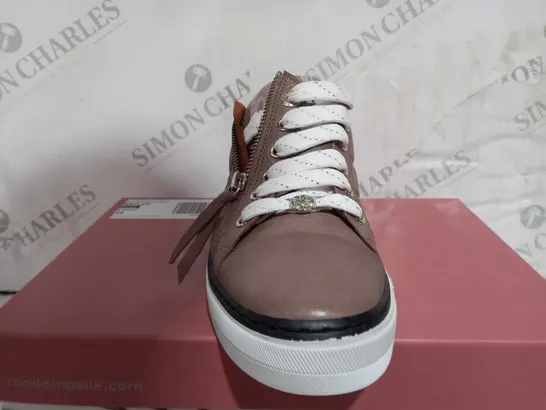 BOXED MODA IN PELLE BAYLEN LEATHER TRAINERS IN TAUPE SIZE 6