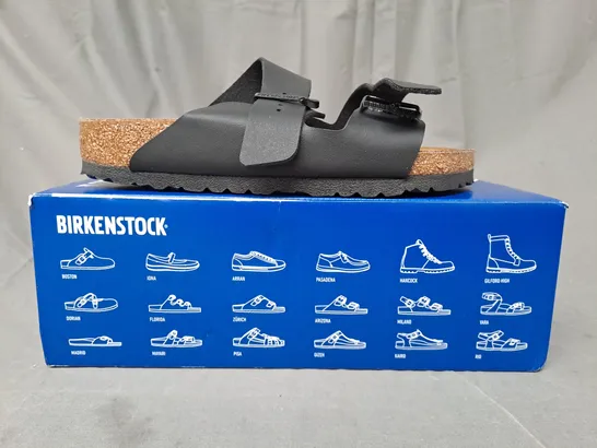 BOXED PAIR OF BIRKENSTOCK ARIZONA BS OPEN TOE SANDALS IN BLACK UK SIZE 5.5