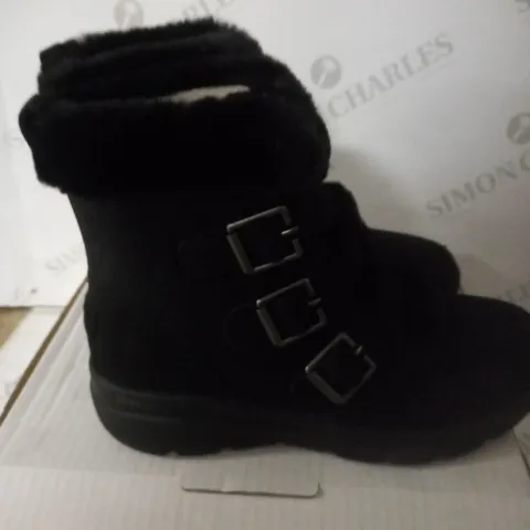 SKECHERS GLACIAL BOOT - BLACK - SIZE 5