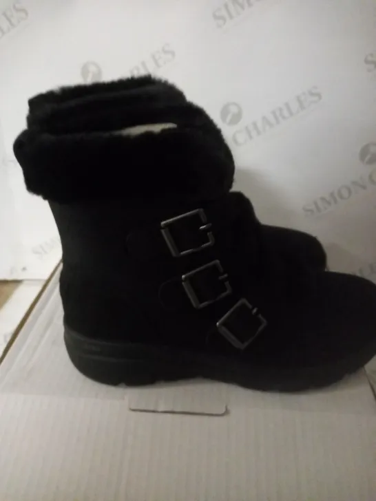 SKECHERS GLACIAL BOOT - BLACK - SIZE 5