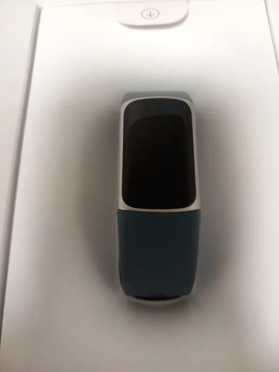 BOXED FITBIT CHARGE 5 ADVANCED FITNESS AND HEALTH TRACKER