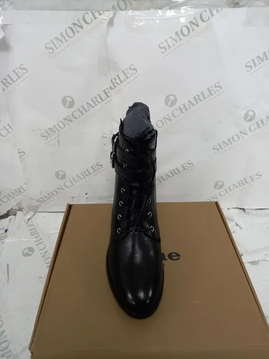 BOXED PAIR OF DUNE PAXAN BOOT BLACK LEATHER SIZE 6 