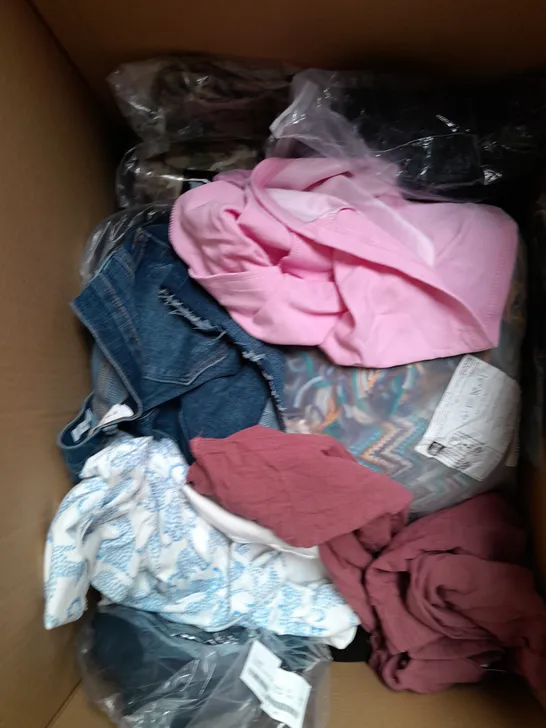 BOX OF APPROXIMATELY 25 ASSORTED CLOTHING ITEMS TO INCLUDE - TOPS, JACKET, SHORTS ETC