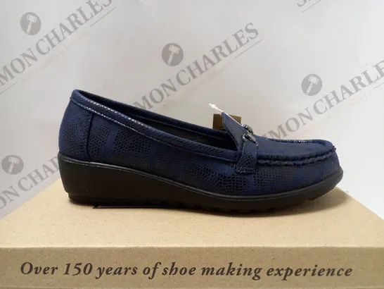 BOXED PAIR OF CUSHION WALK SLIP ON SHOES, NAVY - SIZE 5 