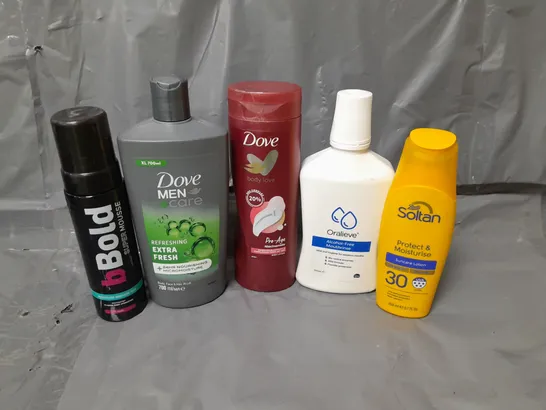 APPROXIMATELY 20 ASSORTED COSMETICS PRODUCTS TO INCLUDE - DOVE MEN BODY WASH - SOLTAN SUN CARE LOTION SPF 30- B BOLD SUPER MOUSSE - ETC 