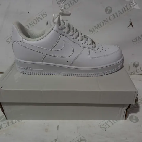 BOXED PAIR OF NIKE AIR FORCE 1 SHOES IN WHITE UK SIZE 9