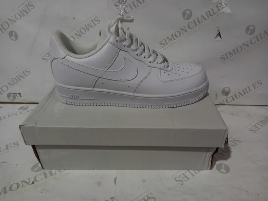 BOXED PAIR OF NIKE AIR FORCE 1 SHOES IN WHITE UK SIZE 9