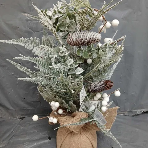 MISTLETOE AND FERN LIT TABLETOP TREE