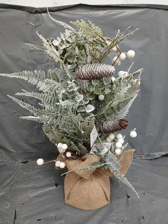 MISTLETOE AND FERN LIT TABLETOP TREE RRP £27.99