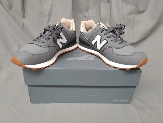 BOXED PAIR OF NEW BALANCE 574 SHOES IN GREY/WHITE UK SIZE 8.5