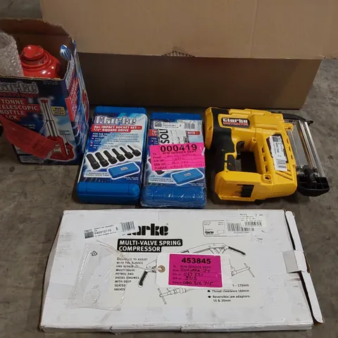 BOX OF ASSORTED TOOLS TO INCLUDE: CLARKE NAIL GUN, CLARKE 5 TONNE TELESCOPIC BOTTLE JACK, CLARKE MULTI-VALVE SPRING COMPRESSOR ECT