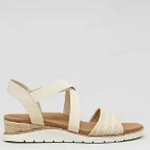 SKECHERS ARCH FIT BEACH KISS BOHO BEYOND SANDAL CREAM SIZE 5