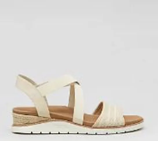 SKECHERS ARCH FIT BEACH KISS BOHO BEYOND SANDAL CREAM SIZE 5