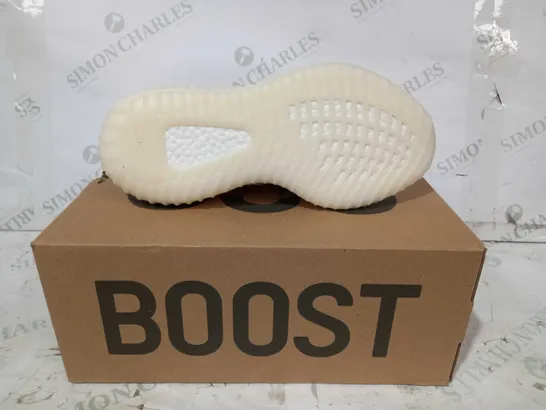 BOXED PAIR OF ADIDAS YEEZY BOOST 350 V2 SHOES IN CREAM UK SIZE 6.5