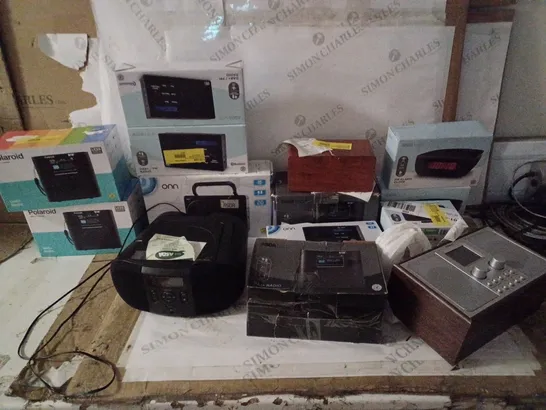 GROUP OF APPROX 15 ASSORTED RADIOS AND ALARM CLOCKS