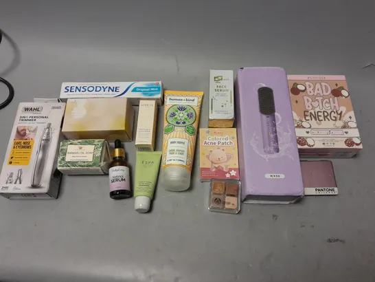 BOX OF APPROXIMATELY 15 COSMETIC ITEMS TO INCLUDE LOUISE COCONUT CRUSH, WAHL 3 IN 1 PERSONAL TRIMMER, AND RETINOL SERUM ETC. 