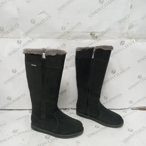 EMU AUSTRALIA "MOONTA" KNEE HIGH BOOTS - UK SIZE 6, DARK GREY - UNBOXED