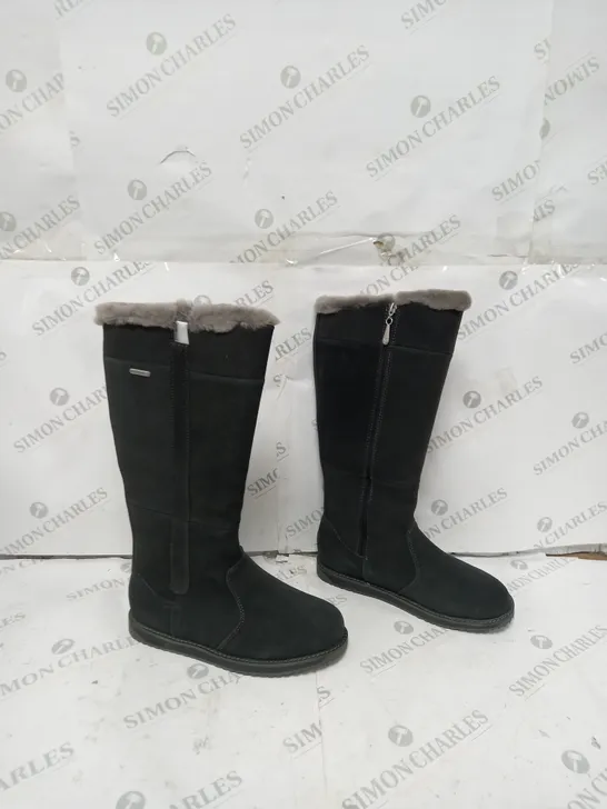 EMU AUSTRALIA "MOONTA" KNEE HIGH BOOTS - UK SIZE 6, DARK GREY - UNBOXED