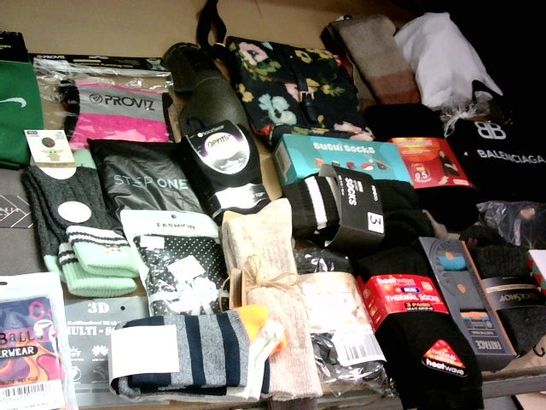 LARGE QUANTITY OF ASSORTED CLOTHING ACCESSORIES TO INCLUDE SOCKS, BAGS AND SCARFS