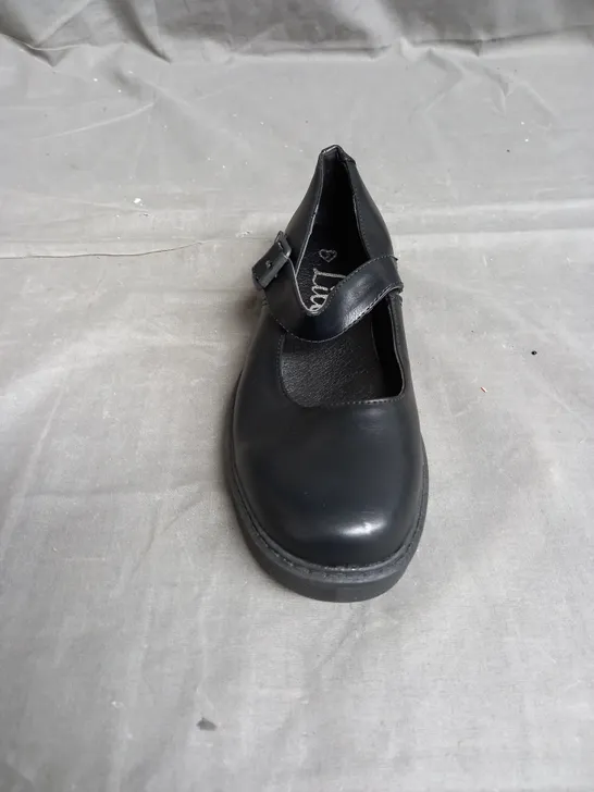 BOX OF APPROXIMATELY 10 PAIRS OF GIRLS SCHOOL SHOES IN BLACK - VARIOUS SIZES