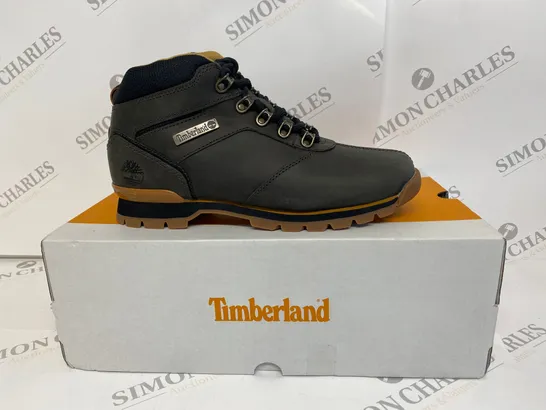 BOXED PAIR OF TIMBERLAND MID HIKER BROWN BOOTS SIZE 7