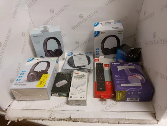 BOX OF ASSORTED ELECTRICAL ITEMS TO INCLUDE HEADPHONES, REMOTE AND LED LIGHTING