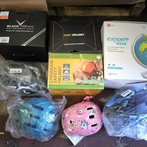 PALLET OF ASSORTED HELMETS INCLUDING CHAINSAW SAFETY HELMET, BICYCLE HELMETS, SKIHELM, FAST HELMET