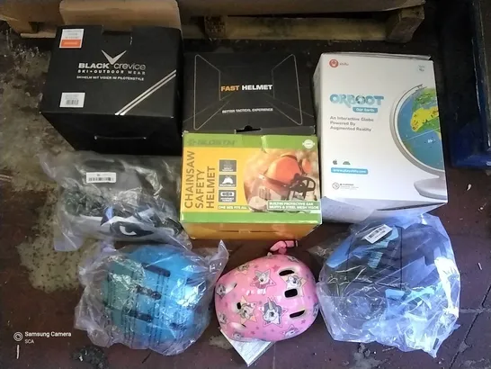 PALLET OF ASSORTED HELMETS INCLUDING CHAINSAW SAFETY HELMET, BICYCLE HELMETS, SKIHELM, FAST HELMET