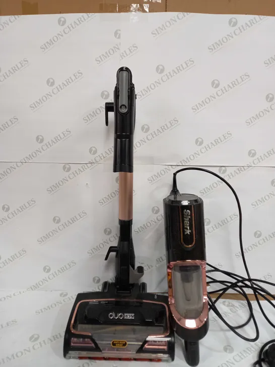 SHARK CORDED STICK VACUUM HZ500UKT