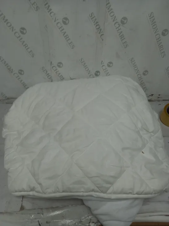 DOUBLE MATTRESS PROTECTOR WHITE