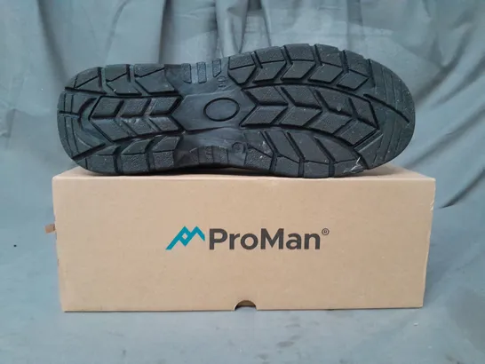 BOXED PAIR OF PROMAN CHUKKA SAFETY SHOES IN BLACK UK SIZE 11