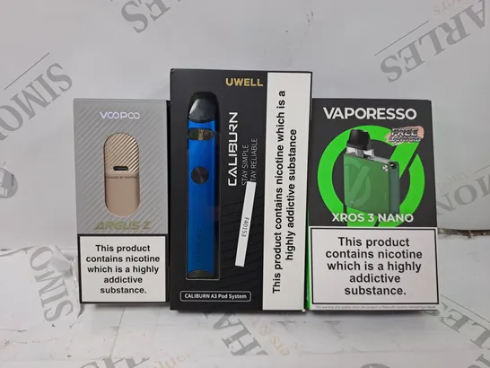 APPROXIMATELY 20 VAPES & E-CIGARETTES TO INCLUDE - VOOPOO ARGUS Z - UWELL CALIBURN A3 - VAPORESSO XROS 3 NANO ECT