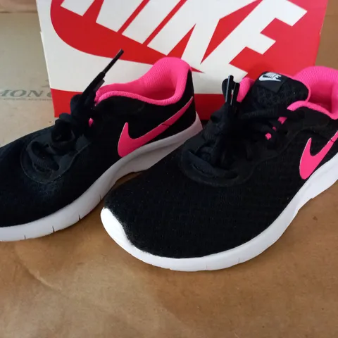 PAIR OF NIKE TANJUN KIDS TRAINERS - UK 1.5