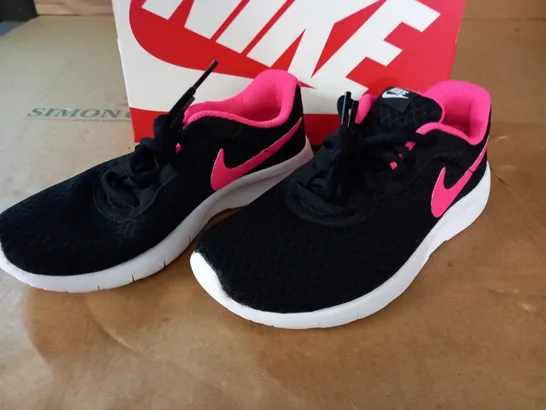 PAIR OF NIKE TANJUN KIDS TRAINERS - UK 1.5