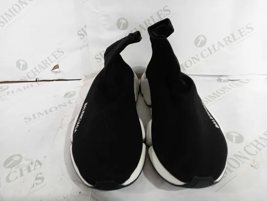 PAIR OF BALENCIAGA SPEED TRAINERS IN BLACK/WHITE - EU 42