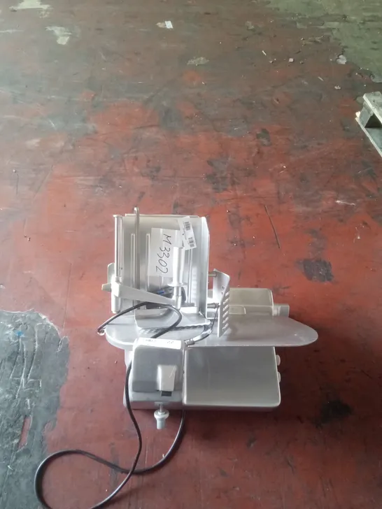 COMMERCIAL MEAT SLICER 