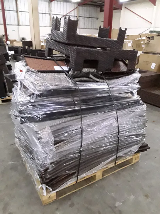 PALLET CONTAINING ASSORTED RATTAN FURNITURE PARTS