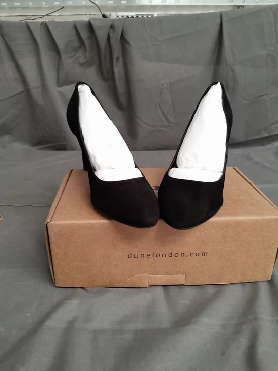 BOXED PAIR OF DUNE LONDON ADELE NUBUCK PUMP SIZE 6