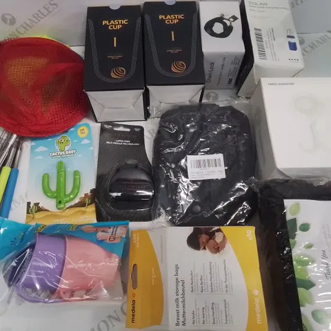 LOT OF 18 ASSORTED BRAND NEW HOMEWARE ITEMS TO INCLUDE PLASTIC CUPS,CHAIN LOCK AND CAMPING LANTERN