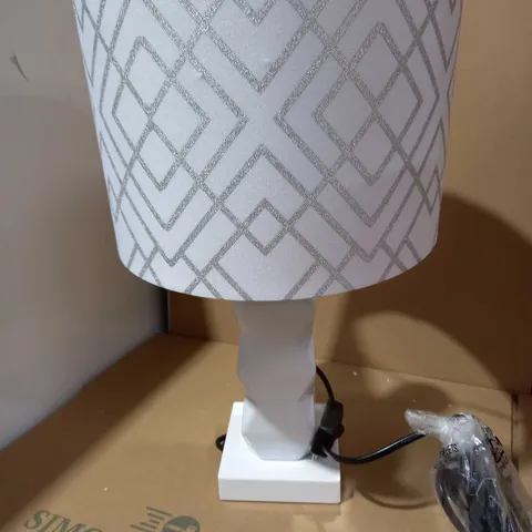 WHITE TEXTURED GEOMETRIC LAMP 