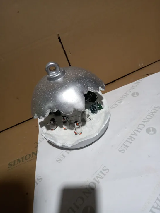 CHRISTMAS DETAILED BAUBLE DECORATION 