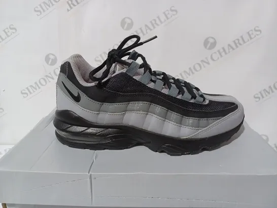 NIKE AIR MAX 95S IN BLACK & GREY - UK 5.5