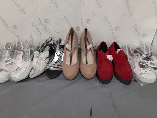 BOX OF APPROXIMATELY 10 ASSORTED WOMENS SHOES IN VARIOUS COLOURS, STYLES AND SIZES