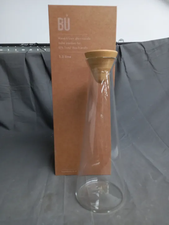 BOXED BU HAND-BLOWN GLASS CARAFE WITH SOLID BAMBOO LID 1.2L